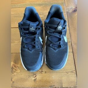 Boys Nike Star Runner 04 size 2Y